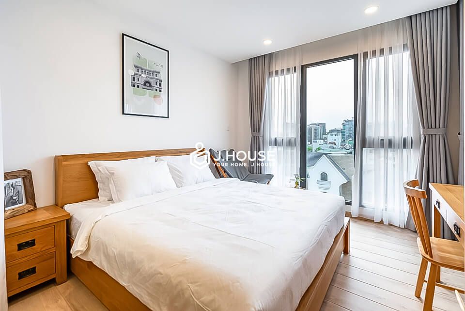Nice apartment with natural light on Huynh Van Banh street
