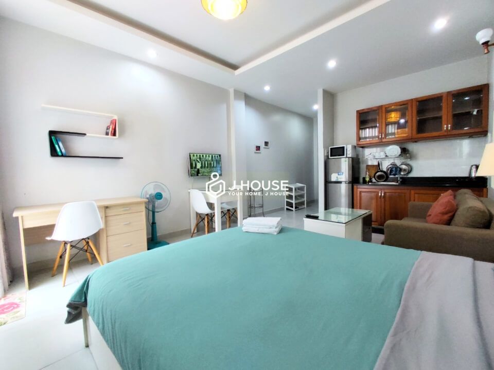 Apartment for rent with balcony in the center of district 1, HCMC-6