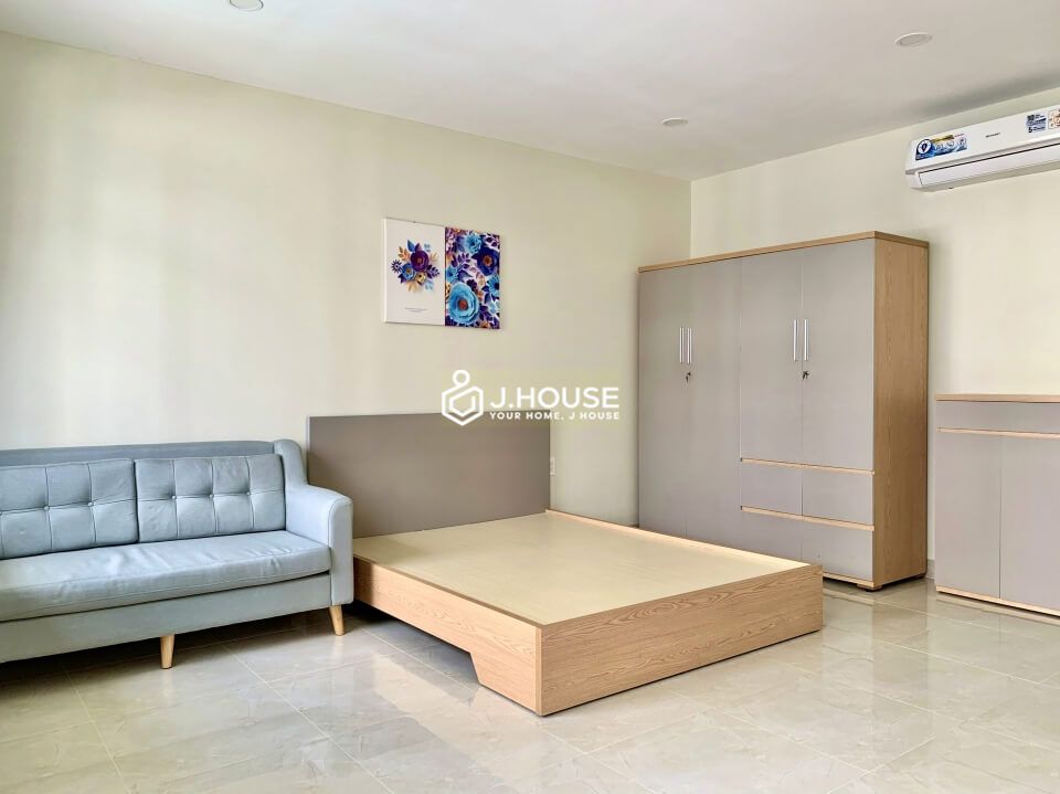 Fully furnished serviced apartment near airport and big park in Tan Binh District-11