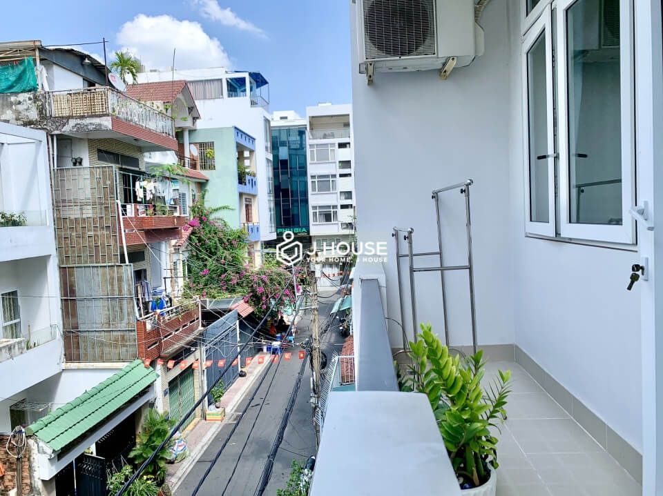 Fully furnished serviced apartment near airport and big park in Tan Binh District-6