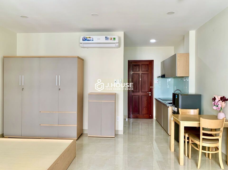 Fully furnished serviced apartment near airport and big park in Tan Binh District-8