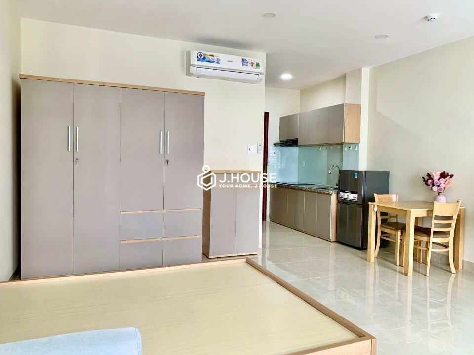 Fully furnished serviced apartment near airport and big park in Tan Binh District-9