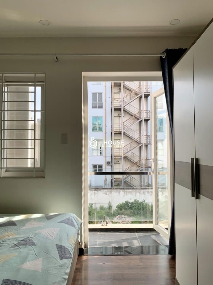 Serviced apartment with balcony on Phan Ngu street, District 1, HCMC-3