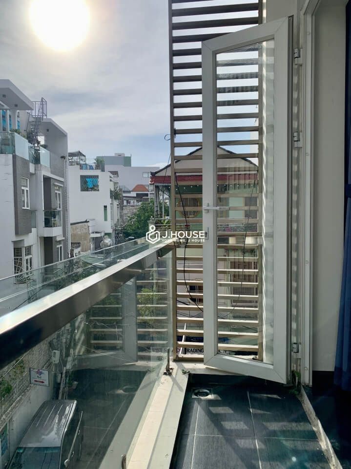 Serviced apartment with balcony on Phan Ngu street, District 1, HCMC-4
