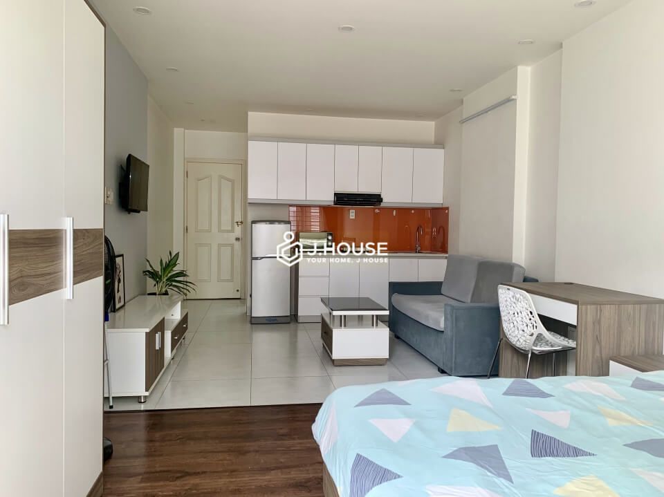 Serviced apartment with balcony on Phan Ngu street, District 1, HCMC-5