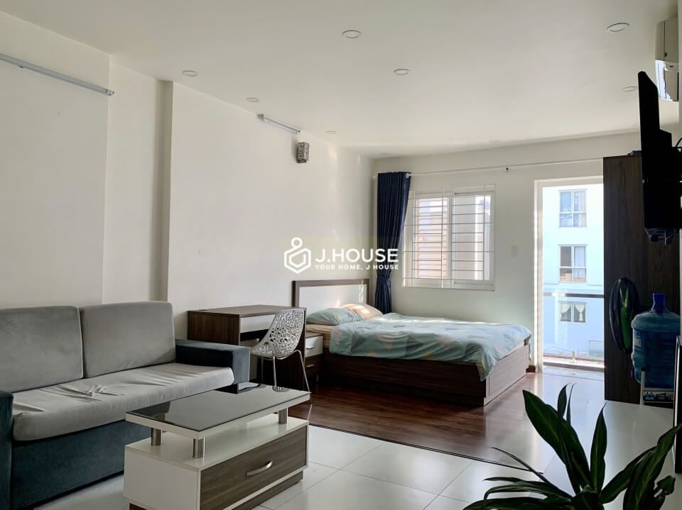 Serviced apartment with balcony on Phan Ngu street, District 1, HCMC