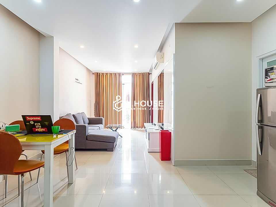 Spacious apartment with balcony on Nguyen Huu Canh street