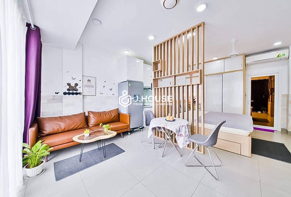 Bright and spacious studio with balcony, bathtub in District 2