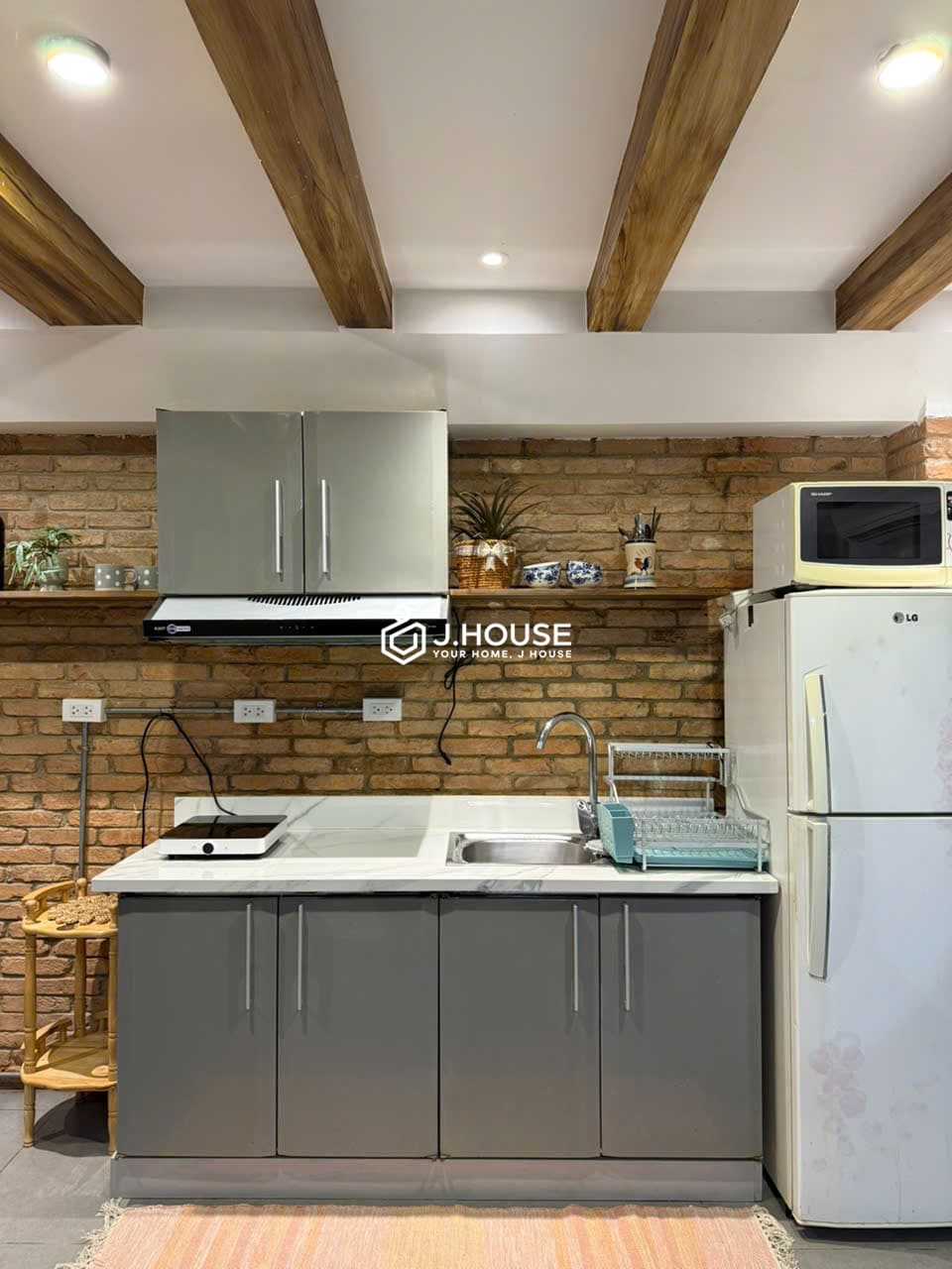 Basement apartment for rent in Phu Nhuan District