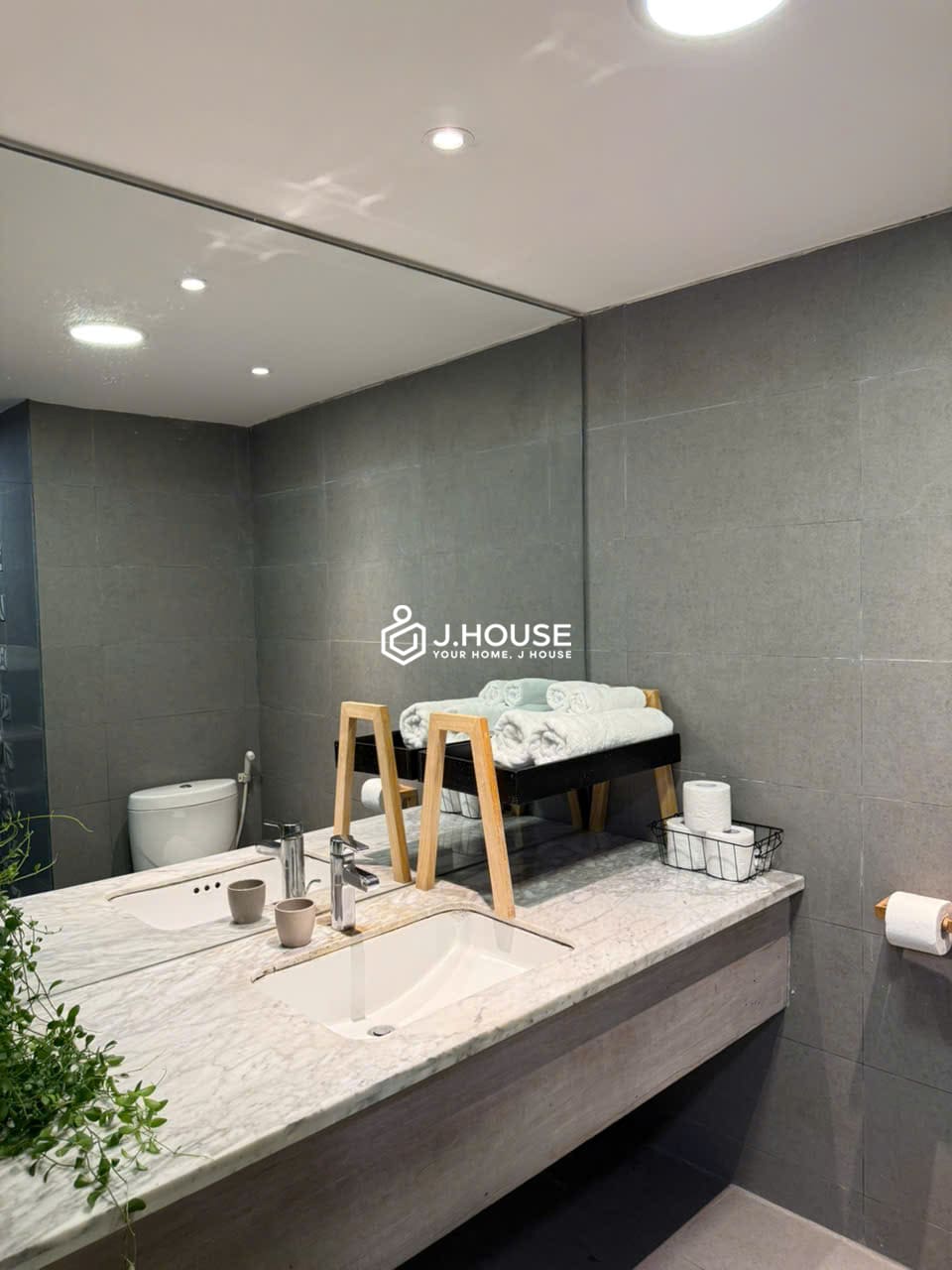 Basement apartment for rent in Phu Nhuan District
