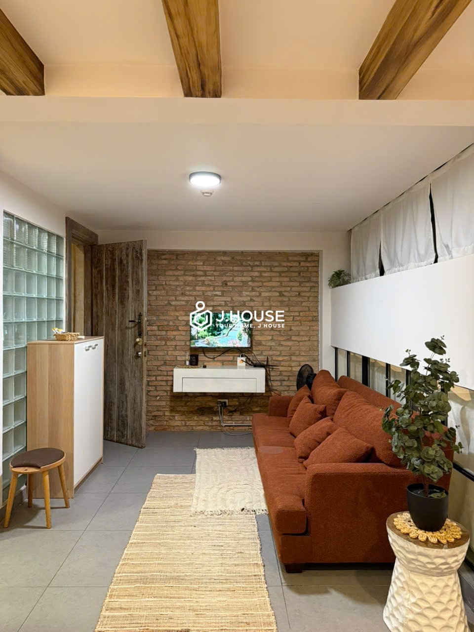 Basement apartment for rent in Phu Nhuan District