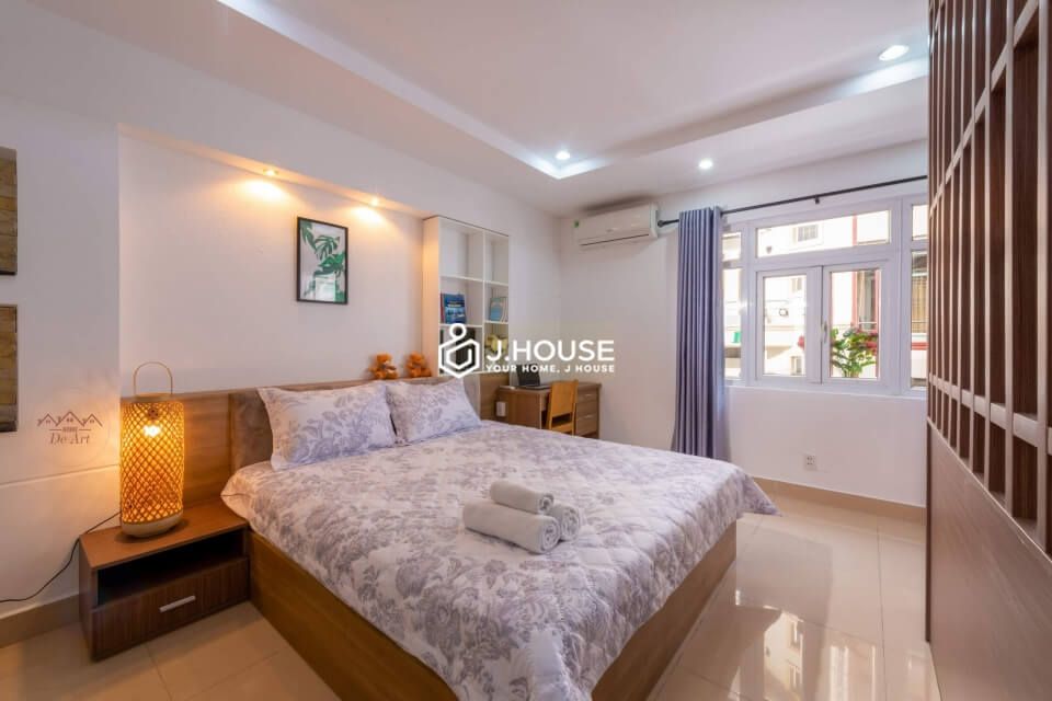 Bright serviced apartment on Nguyen Thi Minh Khai street, District 1, apartment in District 1-1