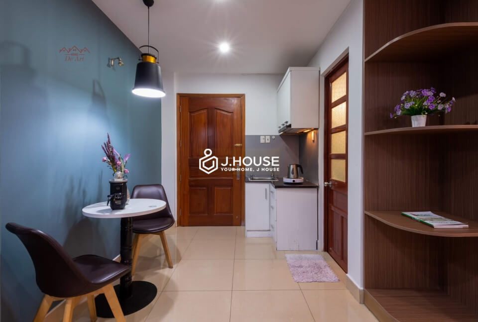 Bright serviced apartment on Nguyen Thi Minh Khai street, District 1, apartment in District 1-8