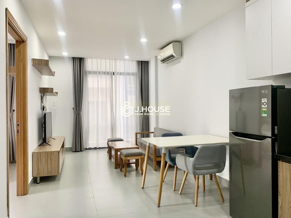 Spacious apartment with balcony next to the canal in Binh Thanh District, HCMC-0