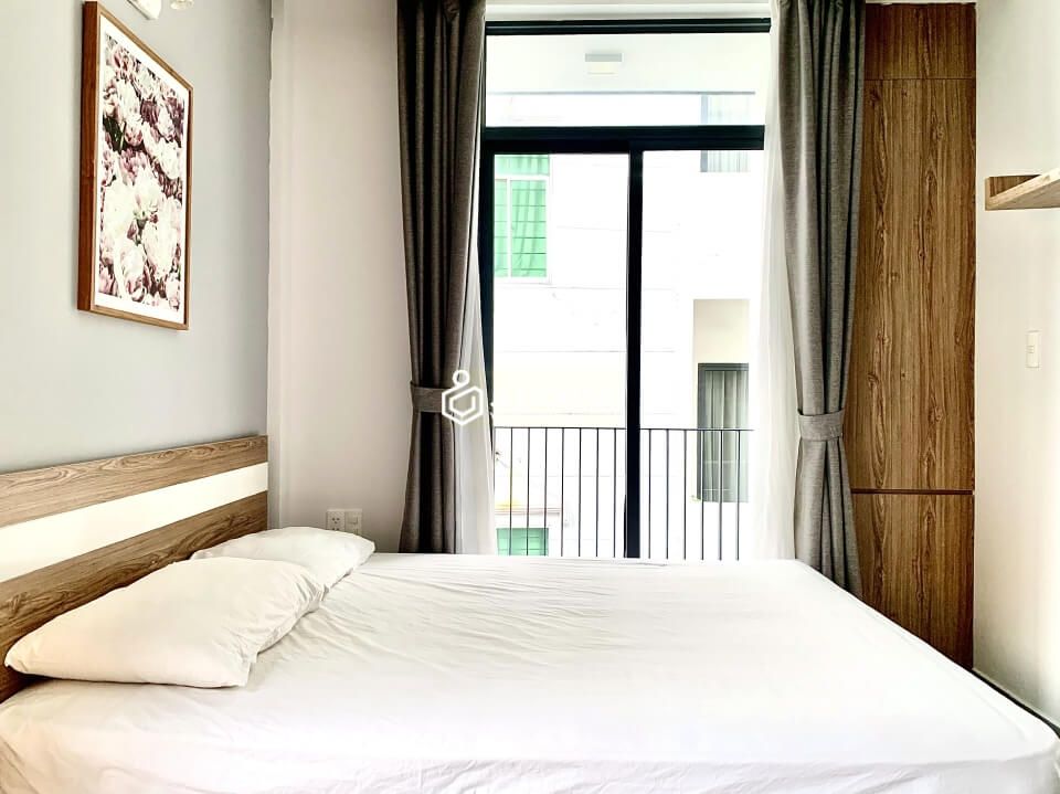 Spacious apartment with balcony next to the canal in Binh Thanh District, HCMC-10