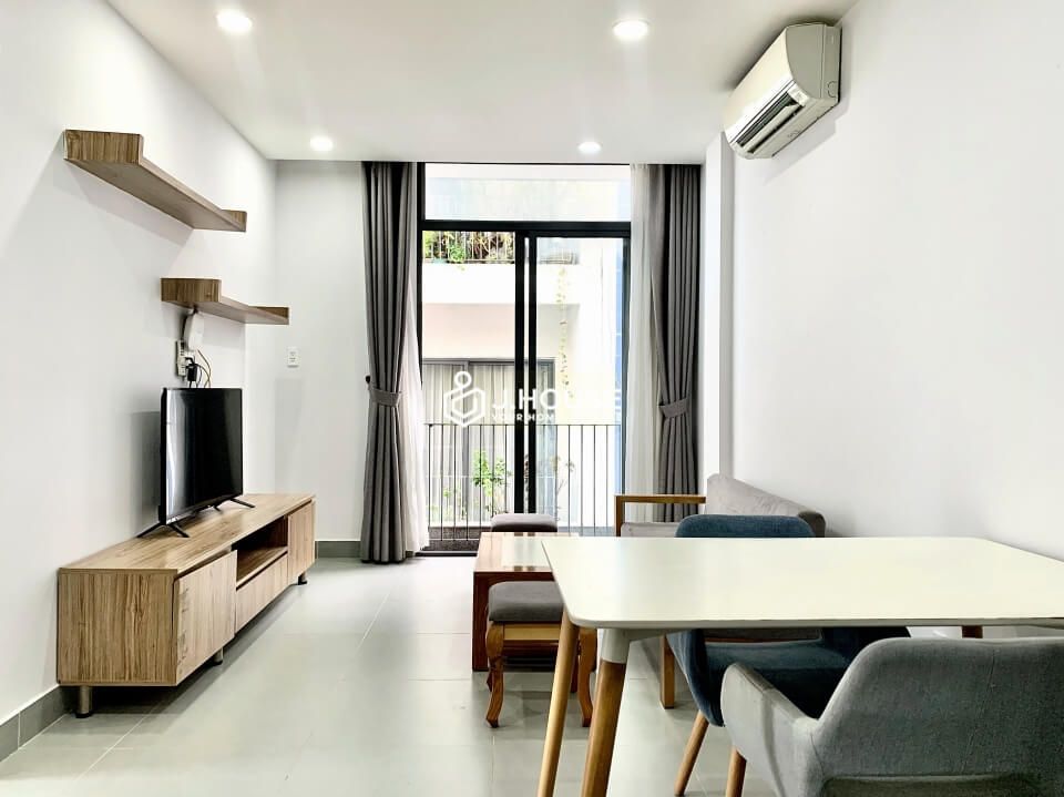 Spacious apartment with balcony next to the canal in Binh Thanh District, HCMC-2