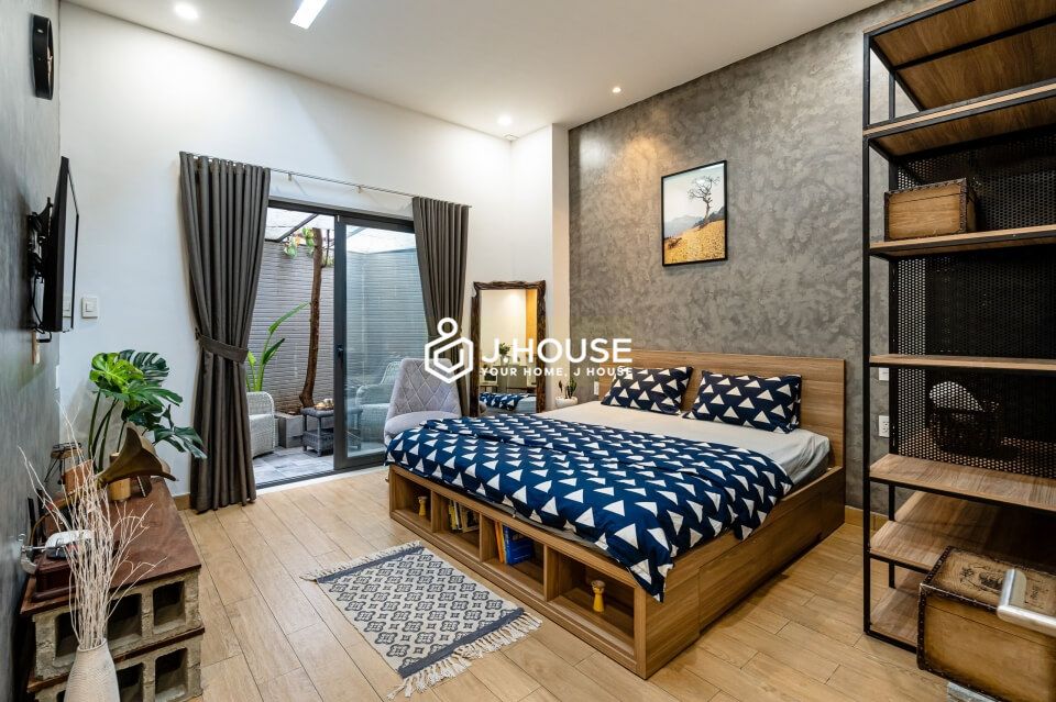 Cozy studio with small terrace on Vo Duy Ninh street