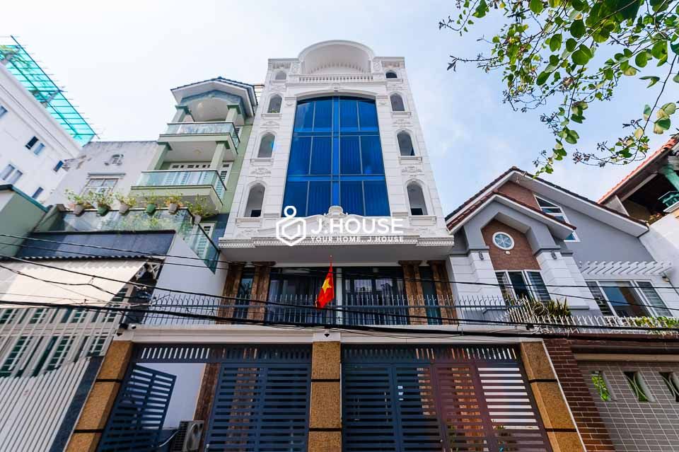 Studio serviced apartment for lease on Nguyen Ba Huan street