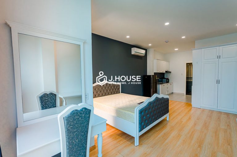 Studio serviced Apt on Nguyen Ba Huan street4