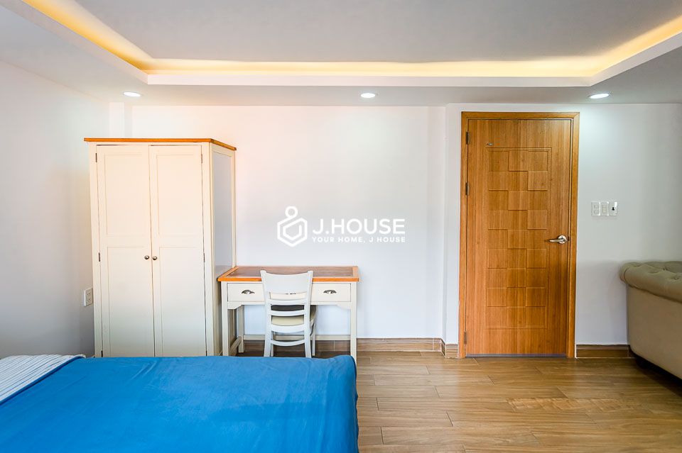 fully-studio-apartment-back-side-on-nguyen-ba-huan-street2