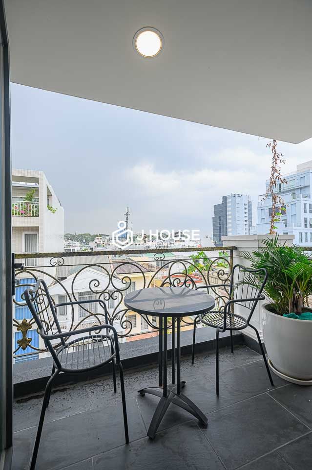 Bright studio apartment on Huynh Khuong Ninh street 12