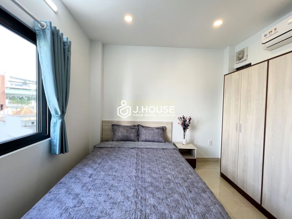 bright two bedrooms apartment for lease near airport in tan binh district 10