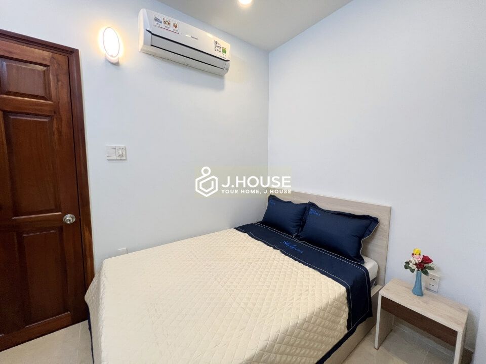 bright two bedrooms apartment for lease near airport in tan binh district 11