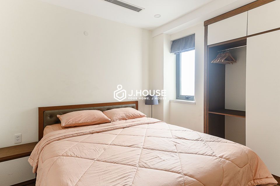 two bedrooms apartment for lease on Huynh Khuong Ninh street 11