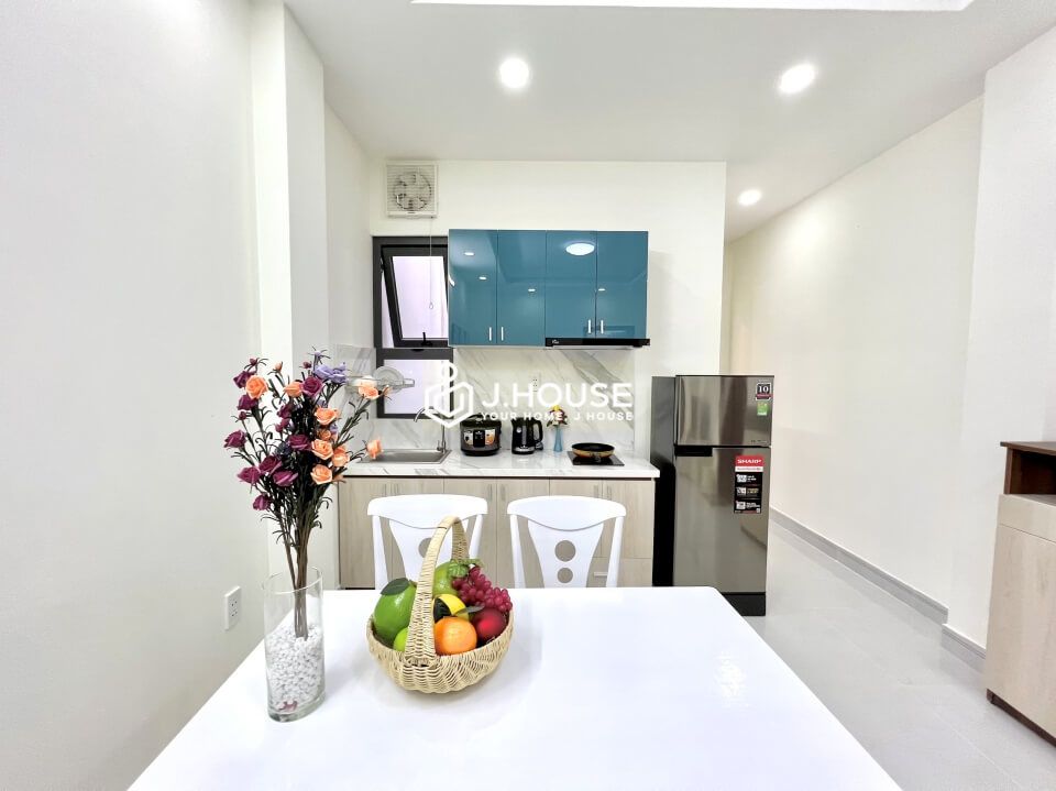 two bedrooms apartment with balcony for lease in Tan Binh district 4