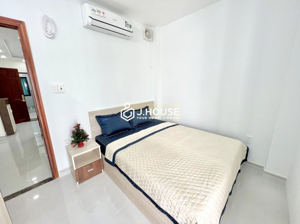 two bedrooms apartment with balcony for lease in Tan Binh district 6