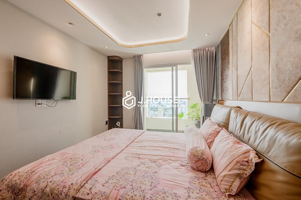 18 Luxury three bedroom apartment for lease at Terra Royal in HCMC