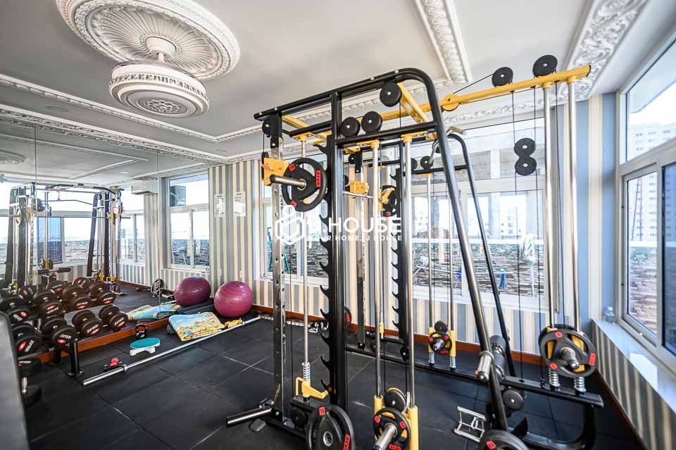 basic gym with nice view in roma apartment