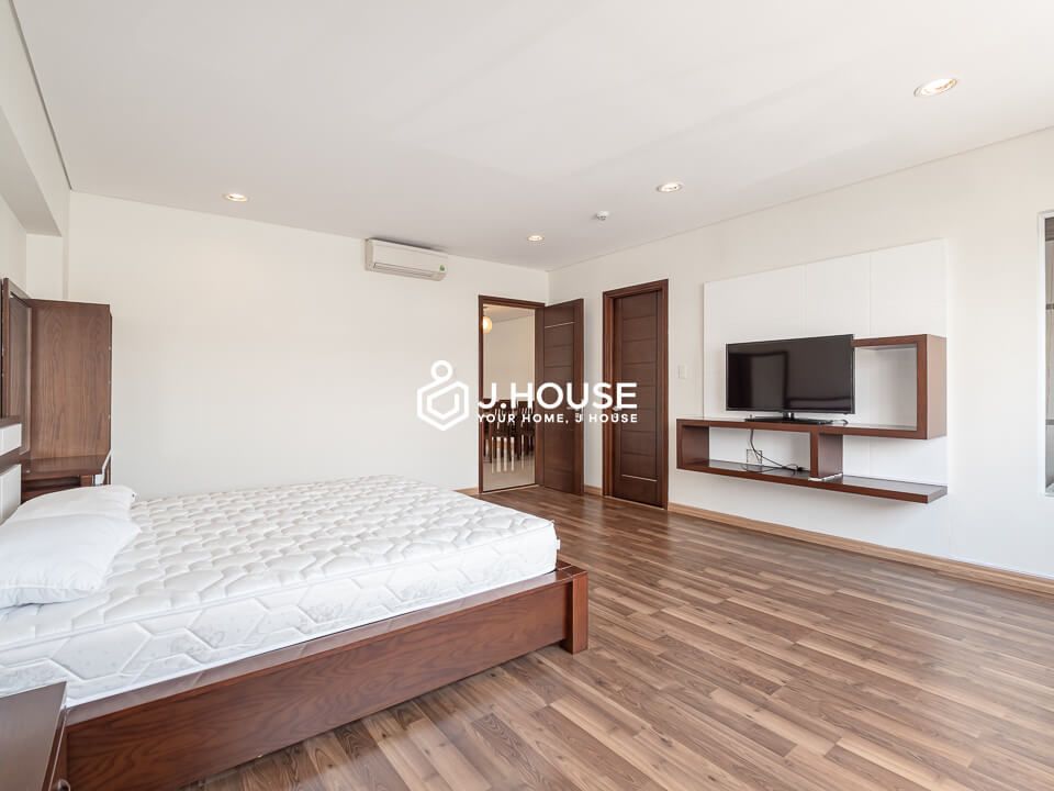 Spacious 3 bedrooms apartment for lease in phu nhuan district11