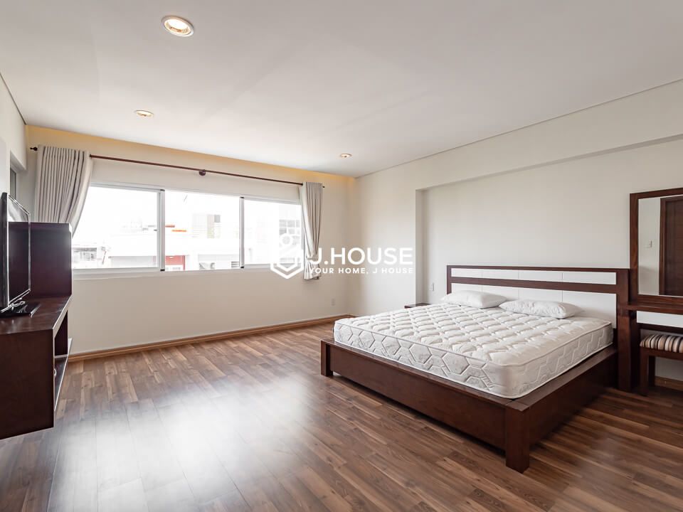 Spacious 3 bedrooms apartment for lease in phu nhuan district9