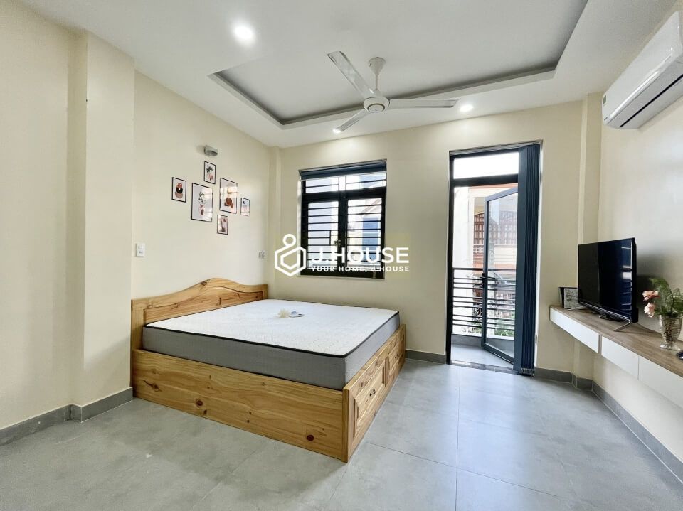 Studio apartment with balcony in tan binh district