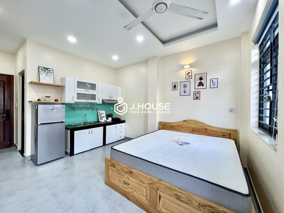 Studio apartment with balcony in tan binh district1