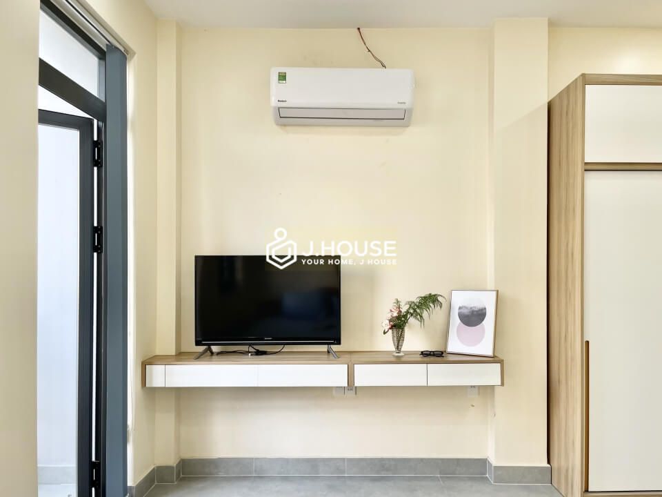 Studio apartment with balcony in tan binh district5