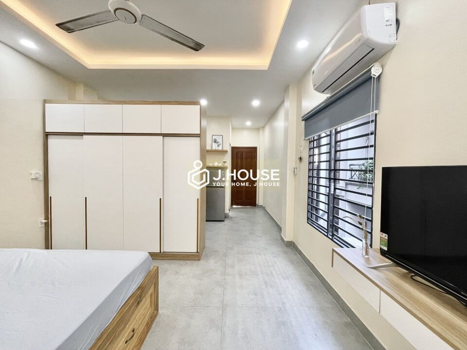 bright studio apartment in tan binh district2