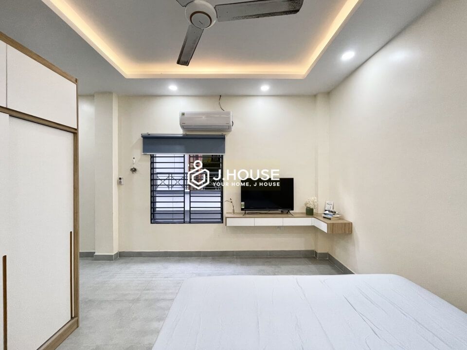 bright studio apartment in tan binh district6