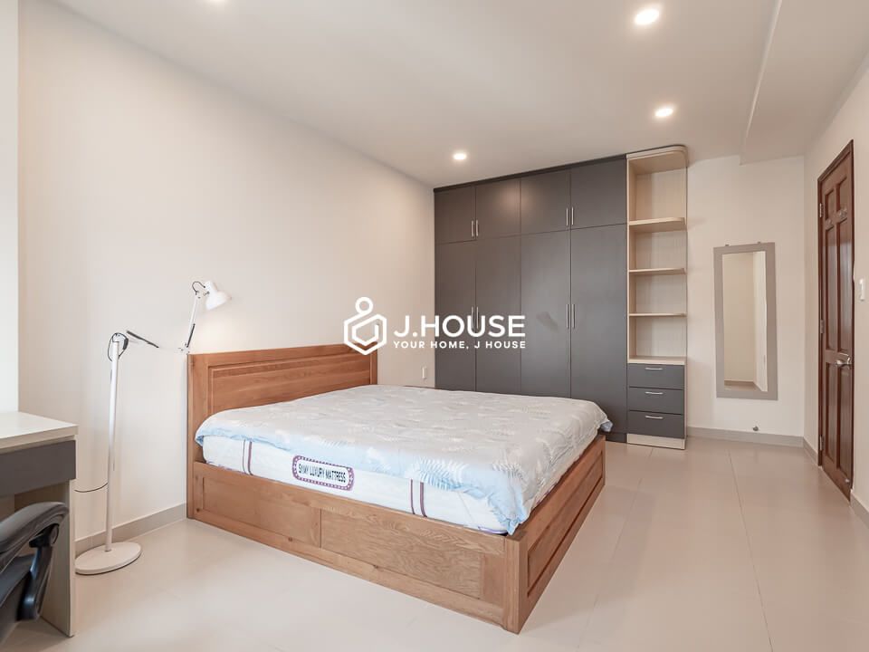 one bedroom serviced apartment in tan binh district8