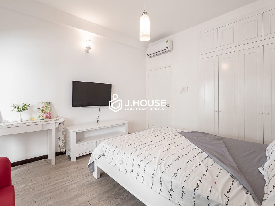 Spacious apartment with large balcony in Thao Dien area of District 2-2