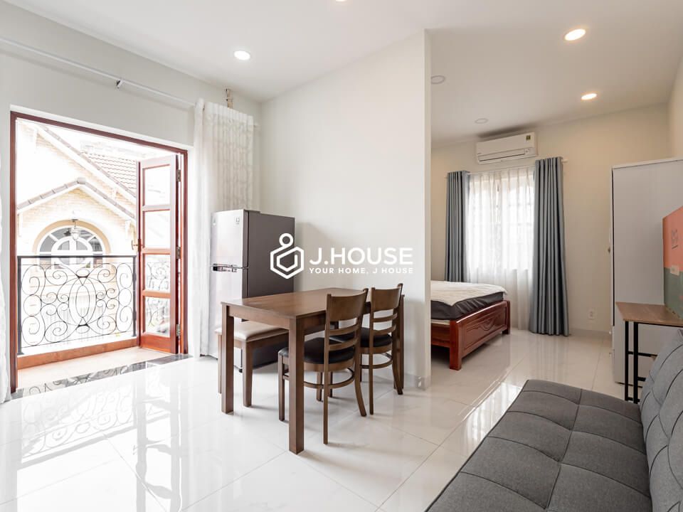 Fully furnished serviced apartment with balcony in Thao Dien