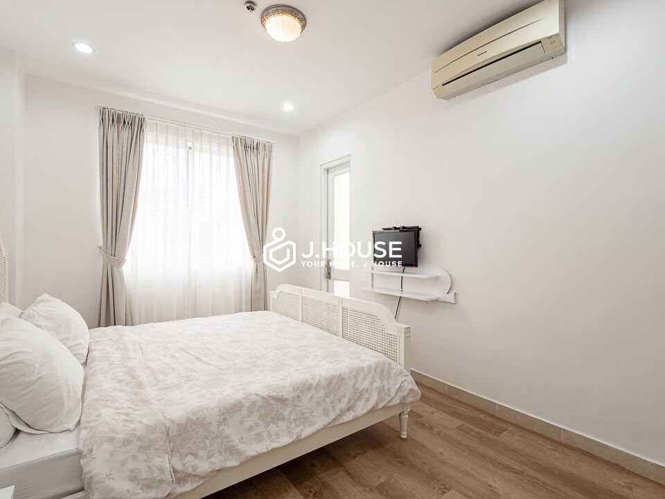 European style serviced apartment for rent in district 3-8