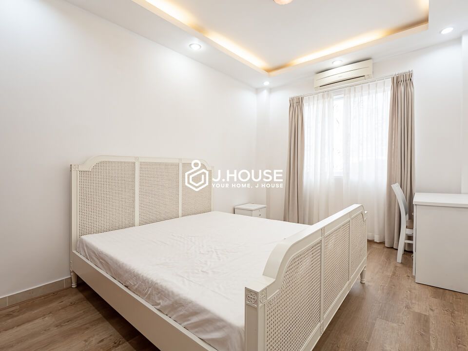 Modern European style serviced apartment for rent in district 3-5