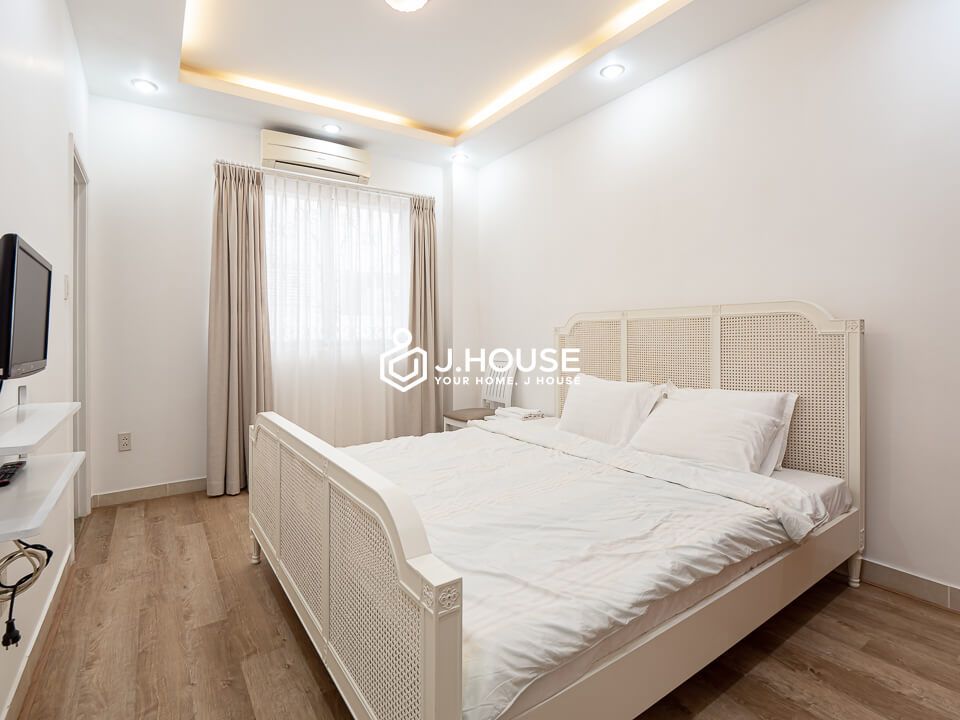 Modern European style serviced apartment for rent in district 3-8