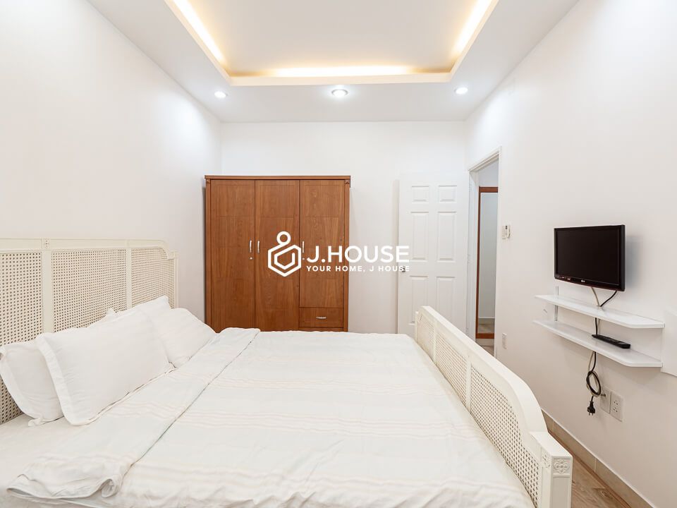 Modern European style serviced apartment for rent in district 3-9