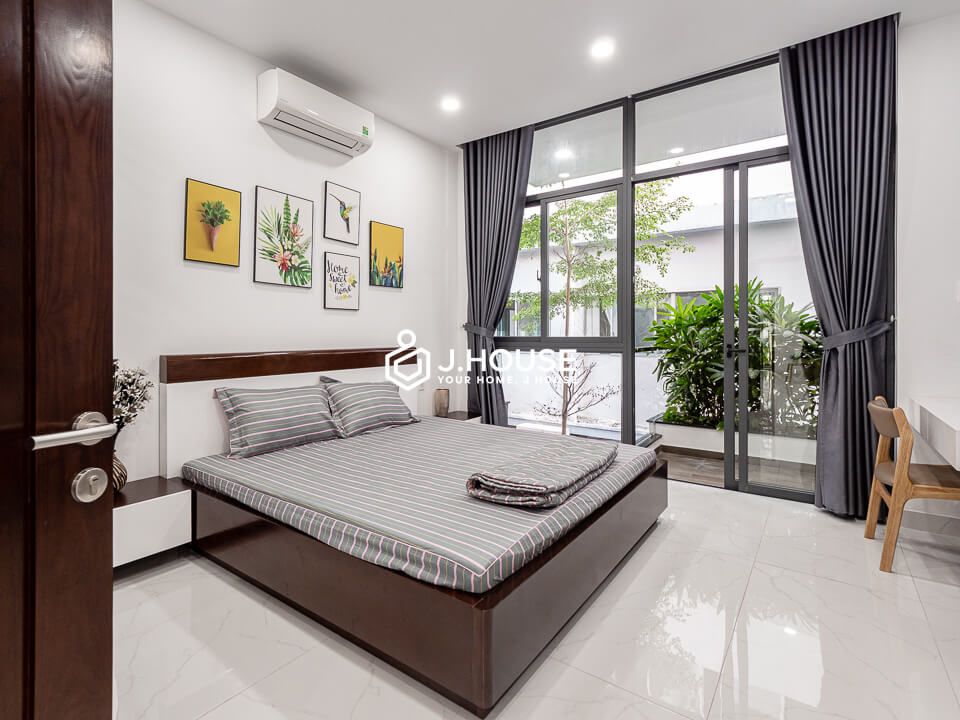 Modern European style serviced apartment for rent in district 3-4