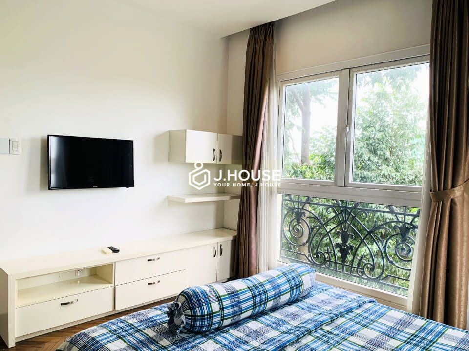 spacious 2 bedroom apartment for rent has pool in phu nhuan district-16