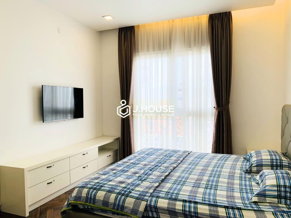 spacious 2 bedroom apartment for rent has pool in phu nhuan district-8