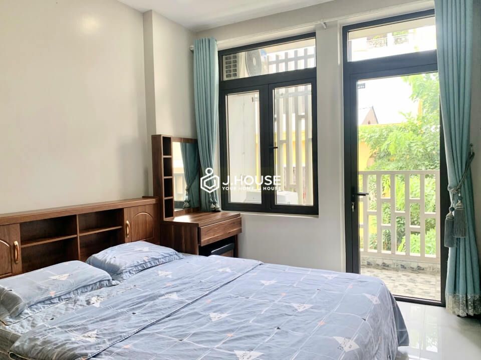 bright studio apartment for rent near the airport tan binh district-5